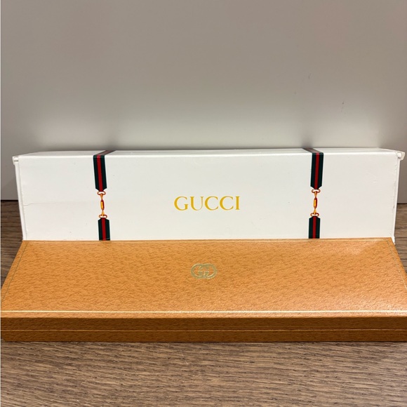 Gucci Two-Tone Silver and Gold Ladies’ Bracelet Watch - Picture 15 of 15
